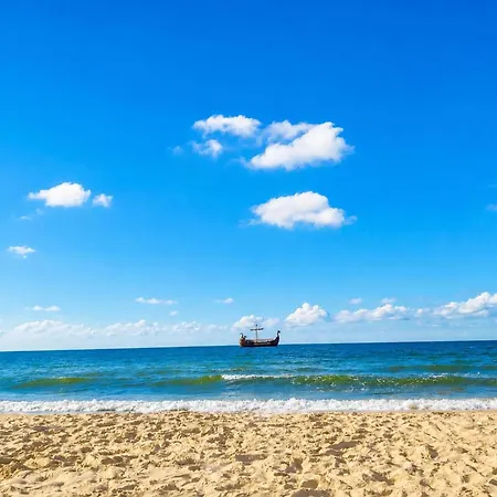 Homes Near The Sea Дзивновек